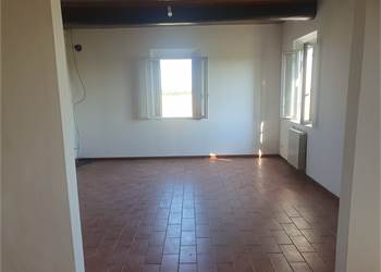 11-1034 Porzione di casa con giardino