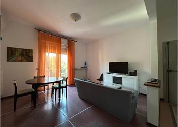 11-1042 appartamento arredato con 2 camere