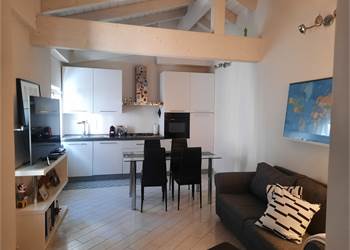 11-533 Centro storico. Appartamento arredato