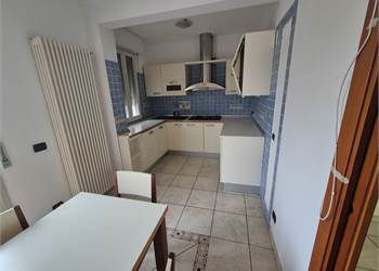 11-1053 appartamento arredato. Solo contratti transitori