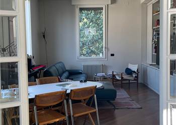 11-1058 Appartamento con due camere e due bagni. 