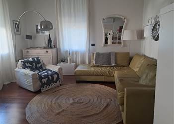 11-1059 appartamento 3 camere completamente ristrutturato.